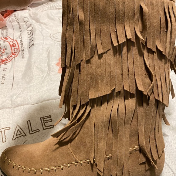 Arizona Fringe Boots... Brand New. - Picture 4 of 4
